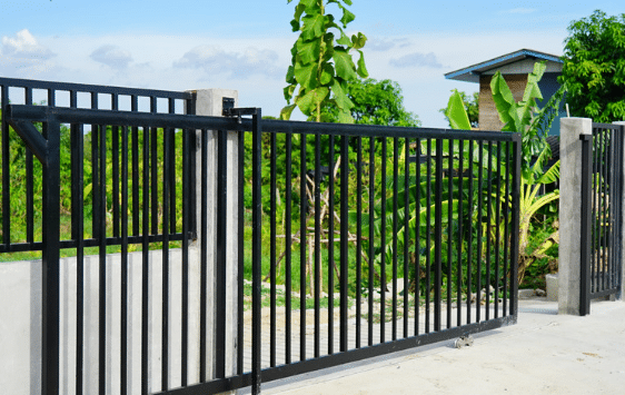 Front Wall with electric gate